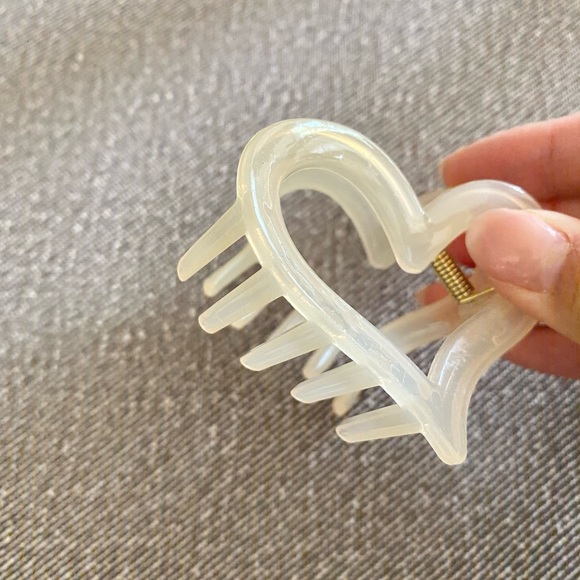 NEW Heart Love Translucent Milky Hair Clip - Picture 2 of 2